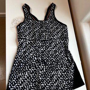 Lululemon Racerback Top Black and White Pattern- Size 6 - Excellent Condition!